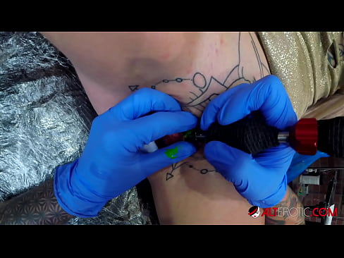❤️ Ekstremt tatoveret hottie Sully Savage fik en tatovering på sin klitoris ️ Anal porno at da.myteporn.ru ❌❤